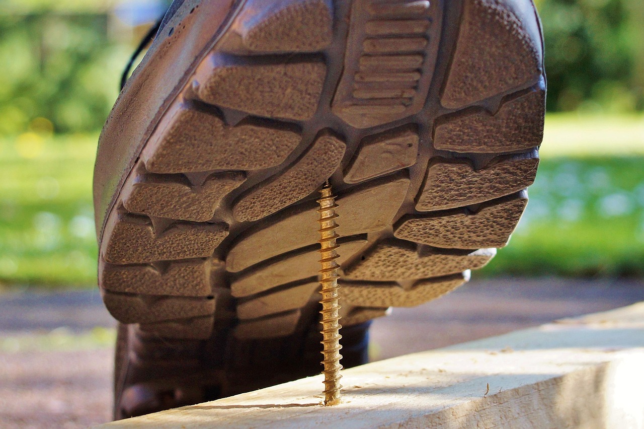 Les chaussures de sécurité doivent-elles contenir une semelle spécifique ?