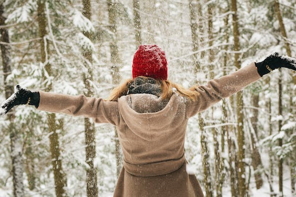Pratique du chant en hiver : comment protéger sa voix des microbes, du chauffage et du froid ?